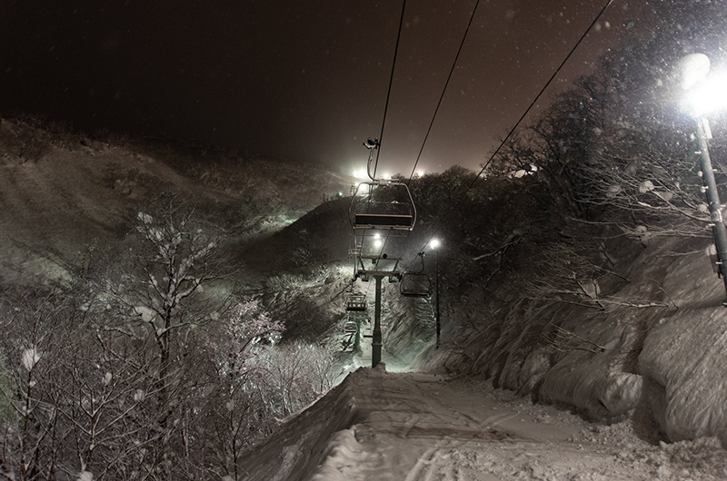 niseko hirafu night skiing