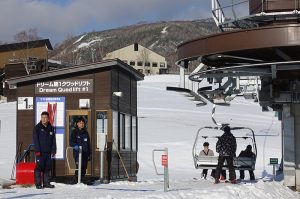 niseko united opening day lift