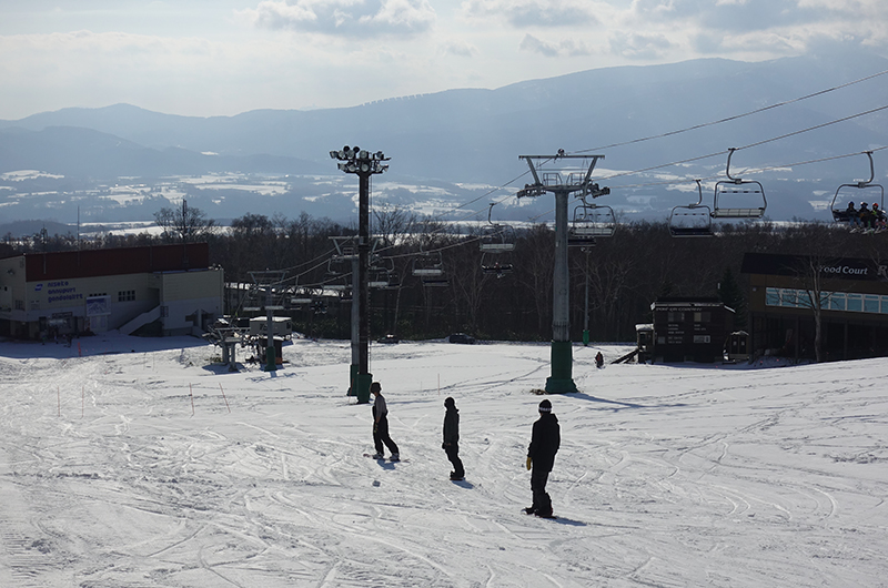 niseko united opening day snowboarders