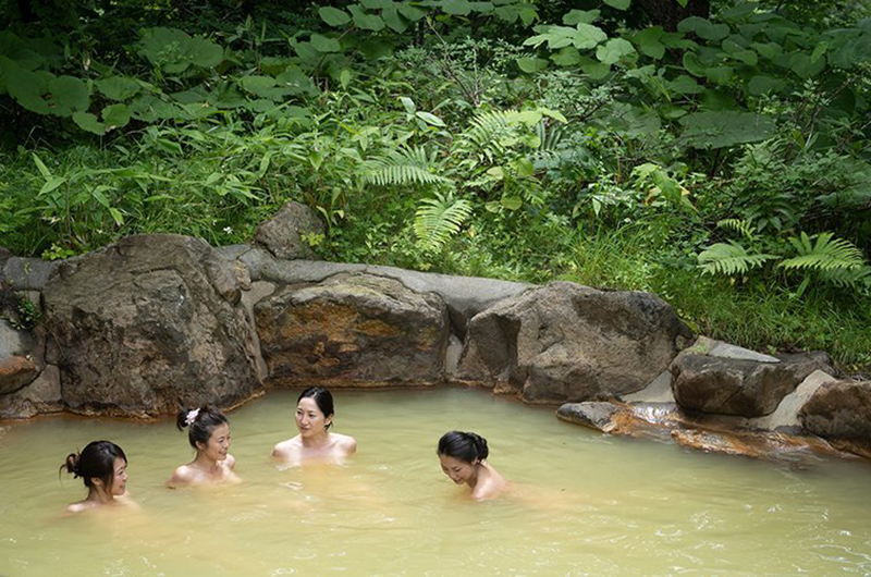 niseko grand hotel onsen hot spring