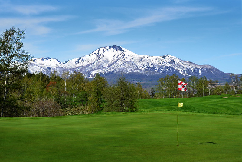 niseko japan spring golf mountains