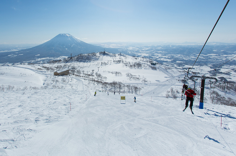 niseko village sunny day mt yotei