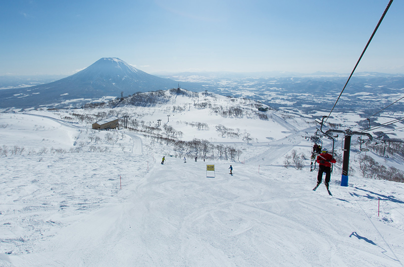 niseko village sunny day mt yotei