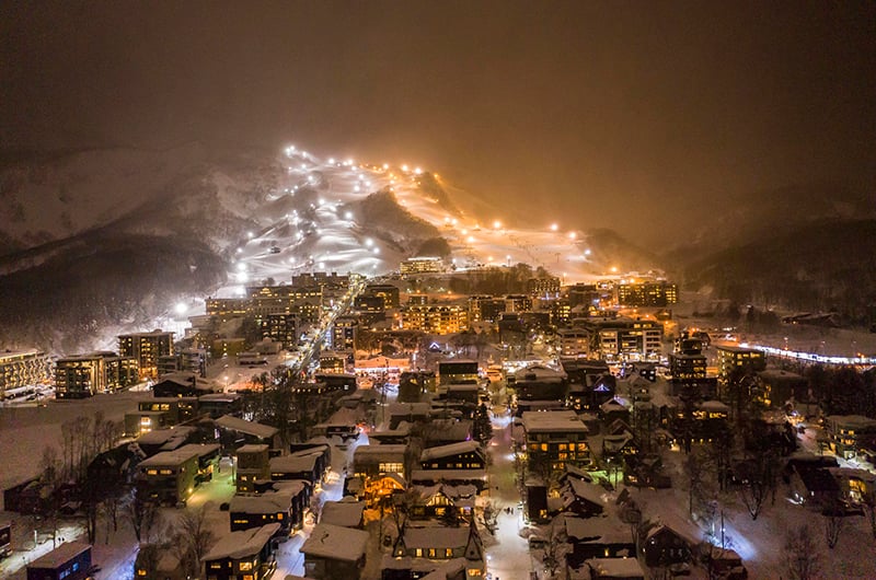 hirafu niseko japan night skiing village