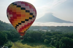 niseko village hot air ballon