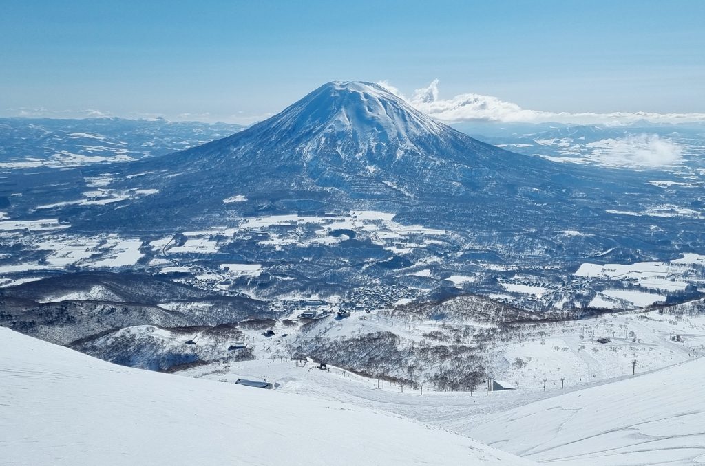 niseko-spring-skiing-yotei-peak